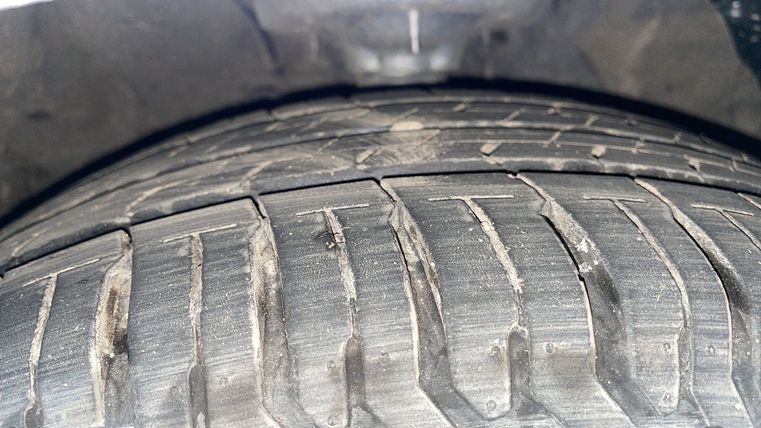 Used 2017 Hyundai Verna 1.6 VTVT SX AT Petrol Automatic tyres RIGHT FRONT TYRE TREAD VIEW