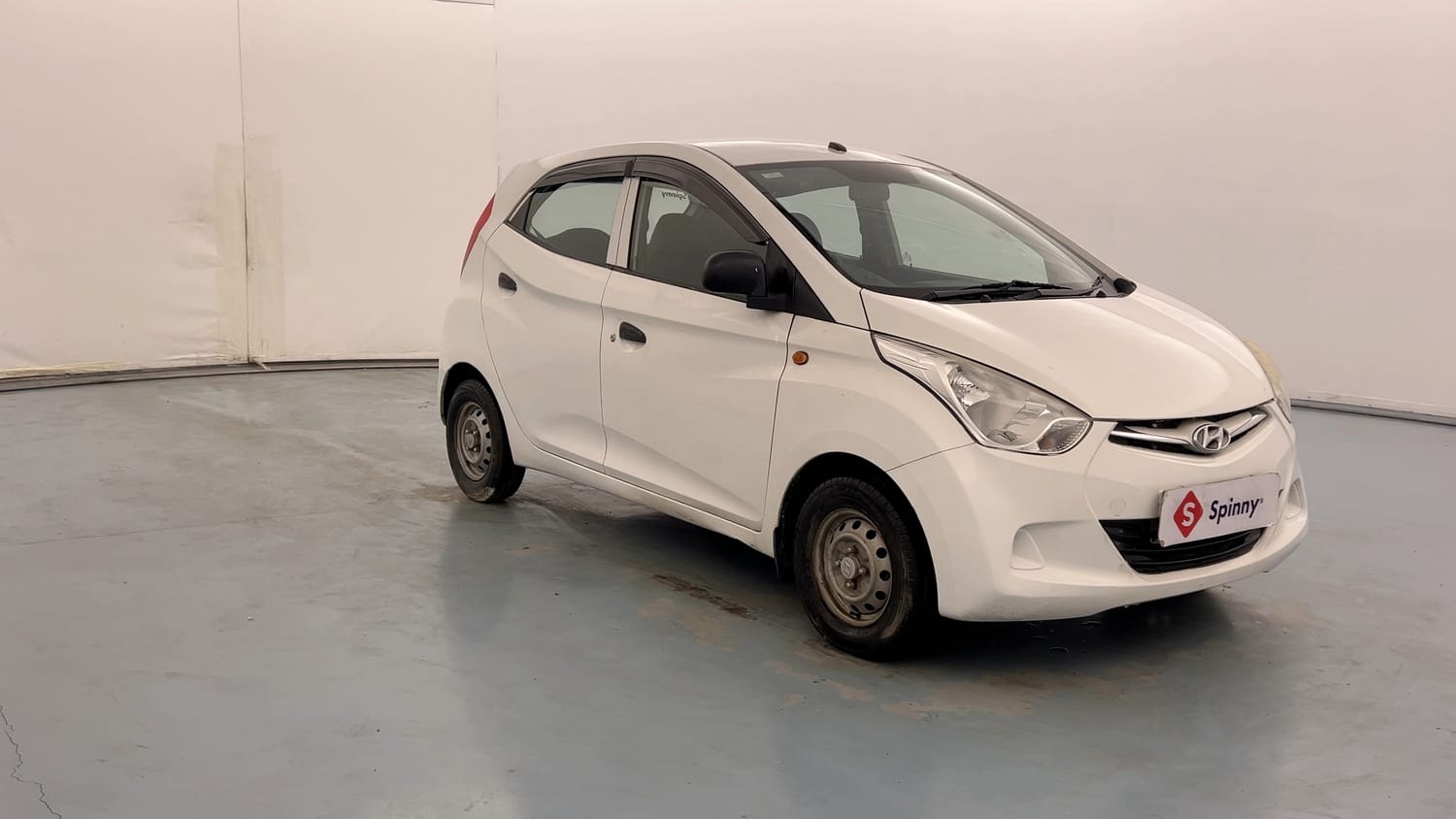 Used 2016 Hyundai Eon Era + Petrol Manual exterior RIGHT FRONT CORNER VIEW