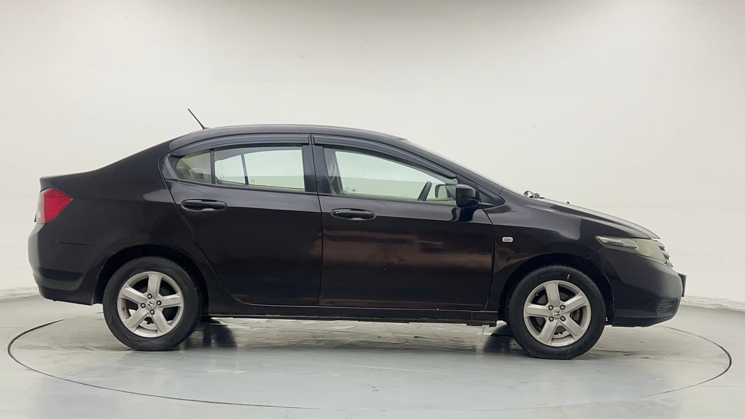 Used 2013 Honda City 1.5 S MT Petrol Manual exterior RIGHT SIDE VIEW