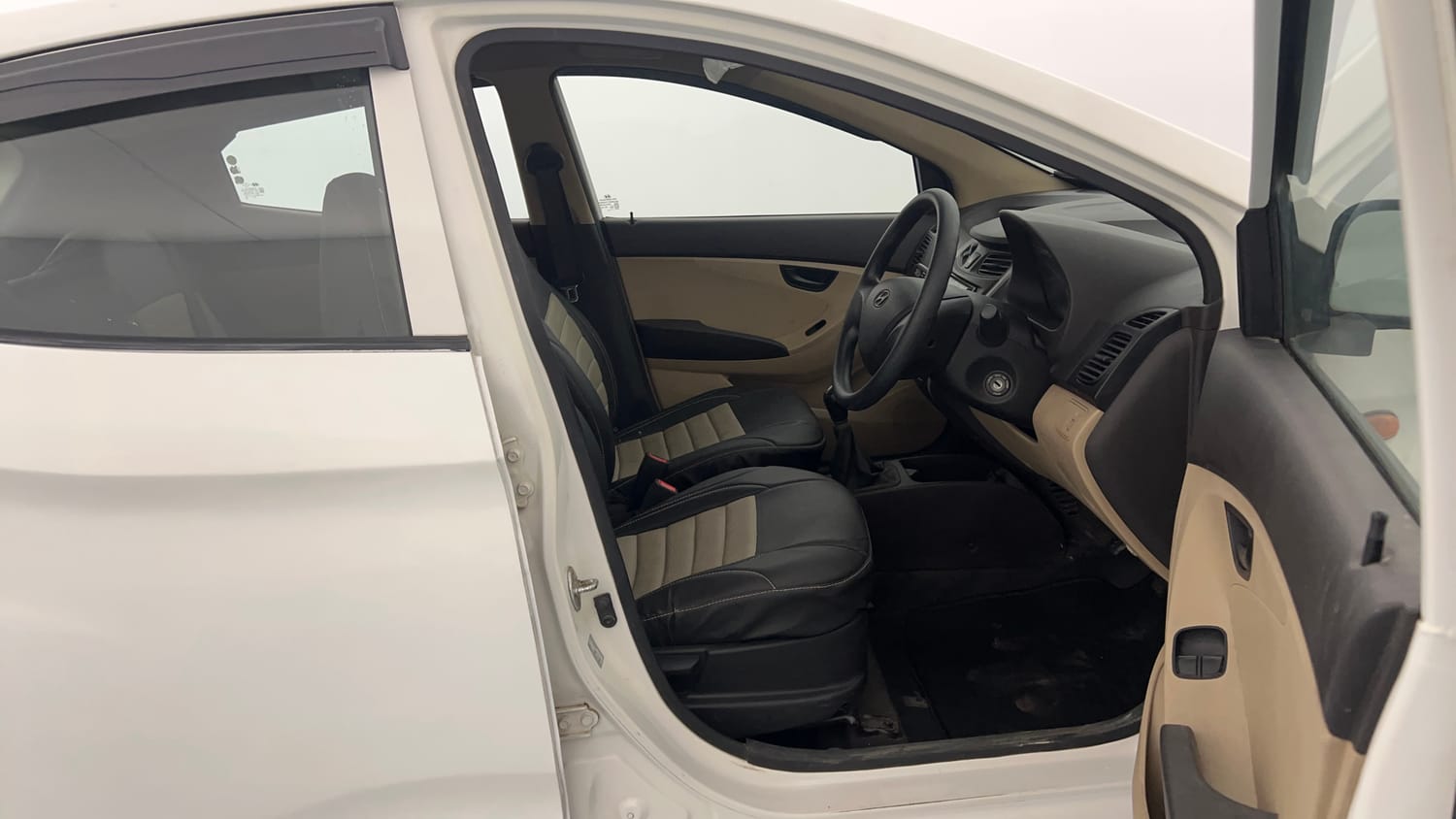 Used 2016 Hyundai Eon Era + Petrol Manual interior RIGHT SIDE FRONT DOOR CABIN VIEW