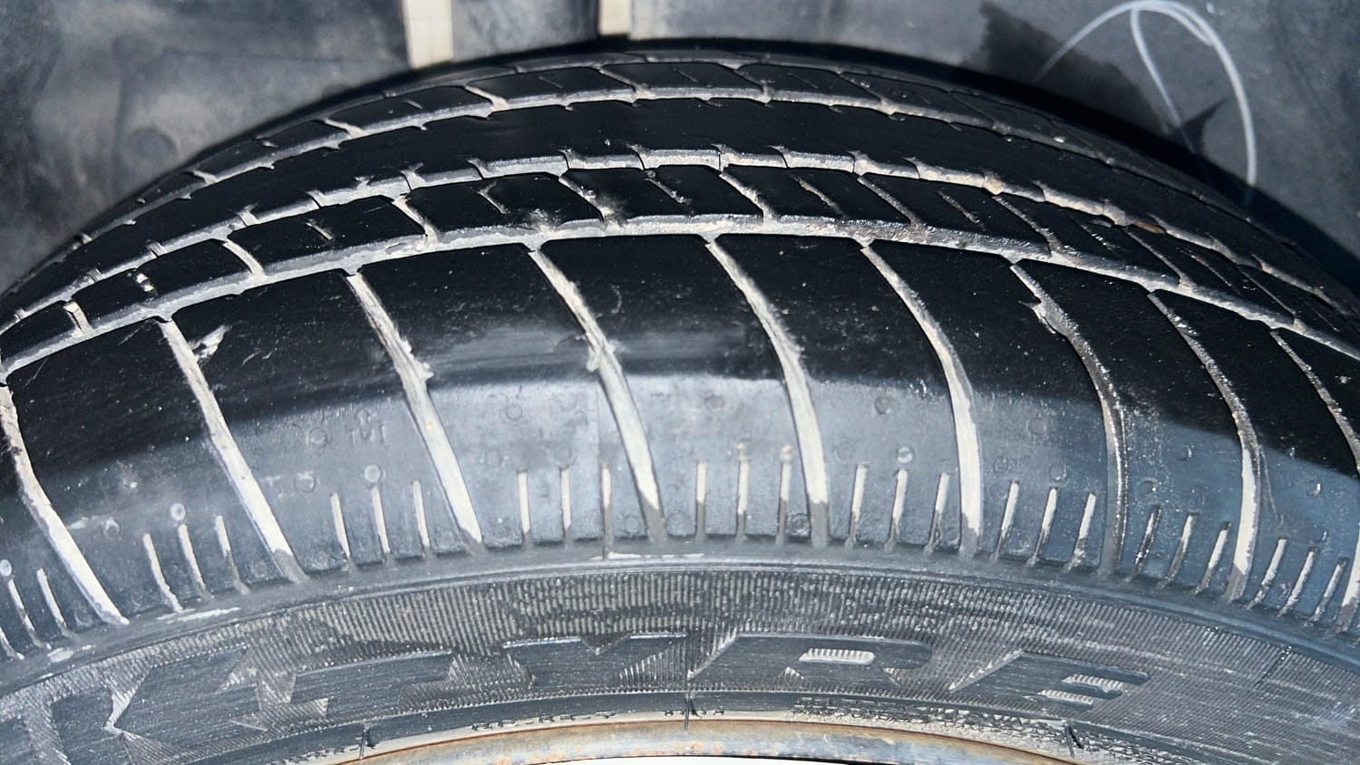 Used 2016 Maruti Suzuki Ertiga VXI Petrol Manual tyres RIGHT REAR TYRE TREAD VIEW