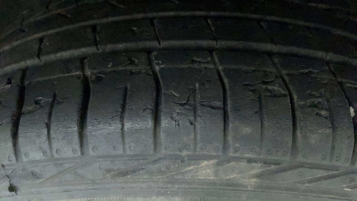 Used 2021 Tata Nexon XZA Plus (O) Dual Tone Petrol Automatic tyres RIGHT FRONT TYRE TREAD VIEW