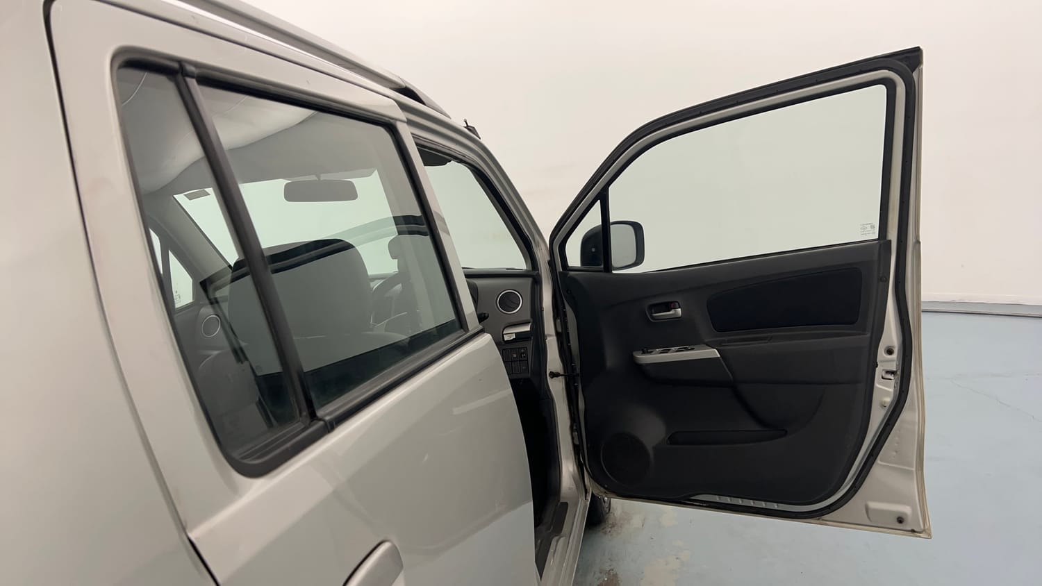 Used 2012 Maruti Suzuki Wagon R 1.0 VXi Petrol Manual interior RIGHT FRONT DOOR OPEN VIEW
