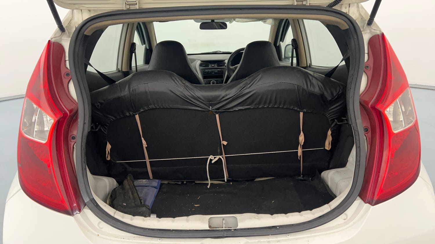 Used 2016 Hyundai Eon Era + Petrol Manual interior DICKY INSIDE VIEW