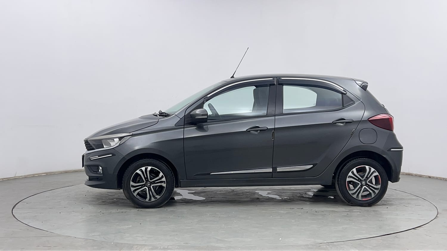 Used 2021 Tata Tiago XZ Petrol Manual exterior LEFT SIDE VIEW