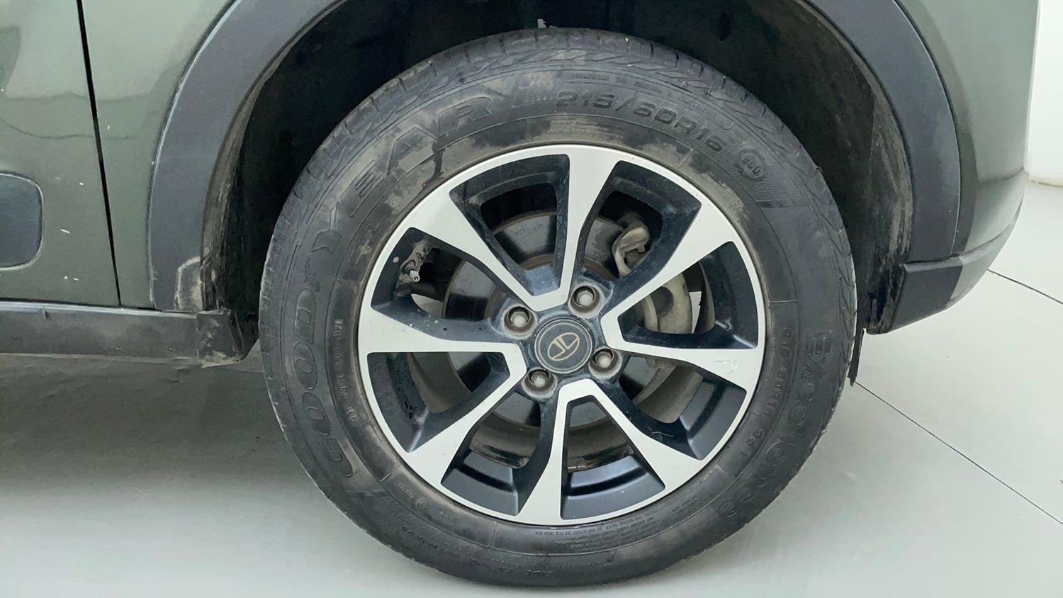Used 2021 Tata Nexon XZA Plus (O) Dual Tone Petrol Automatic tyres RIGHT FRONT TYRE RIM VIEW