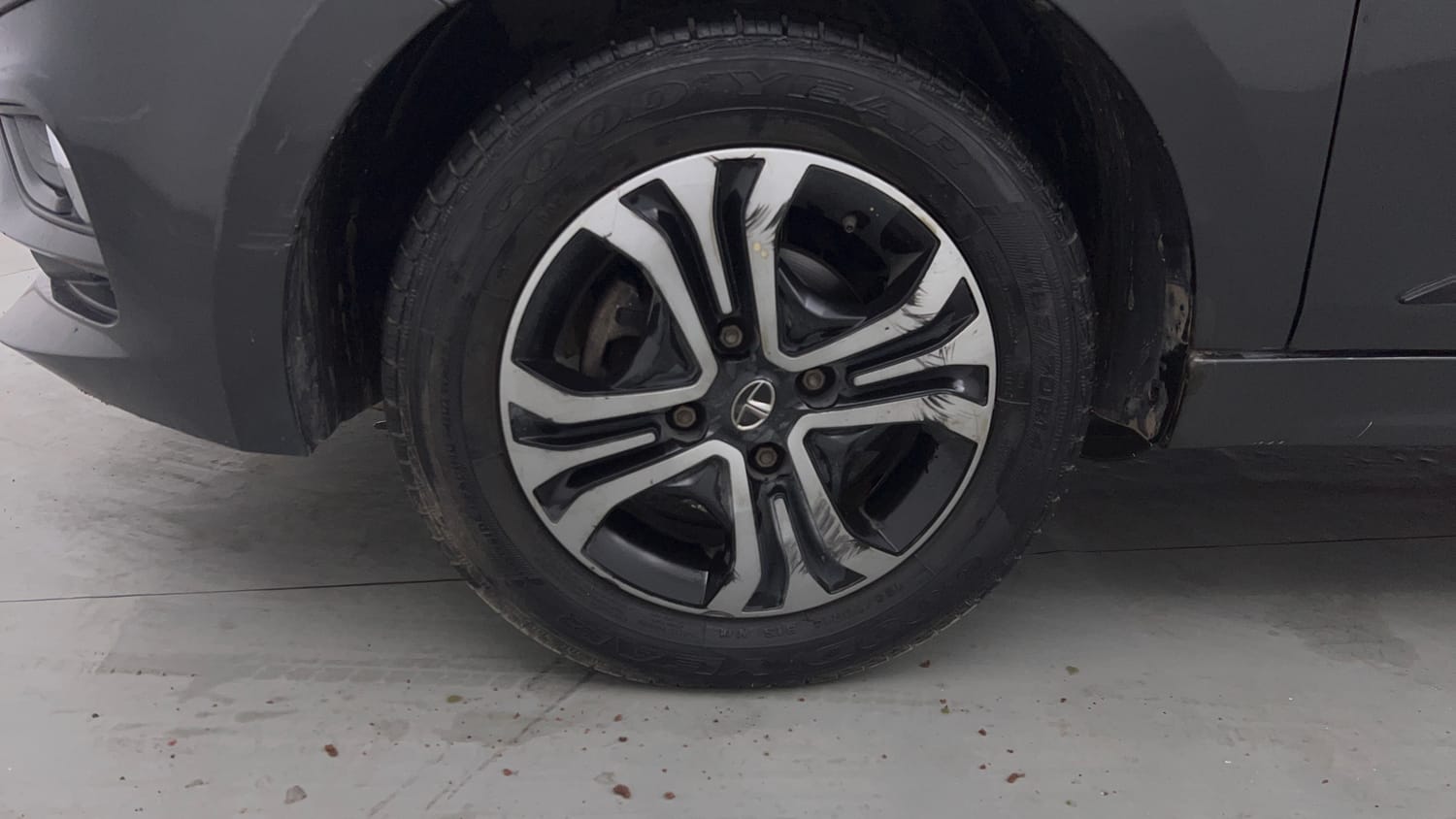 Used 2021 Tata Tiago XZ Petrol Manual tyres LEFT FRONT TYRE RIM VIEW