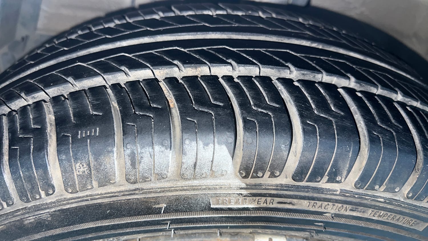 Used 2016 Maruti Suzuki Ertiga VXI Petrol Manual tyres LEFT FRONT TYRE TREAD VIEW