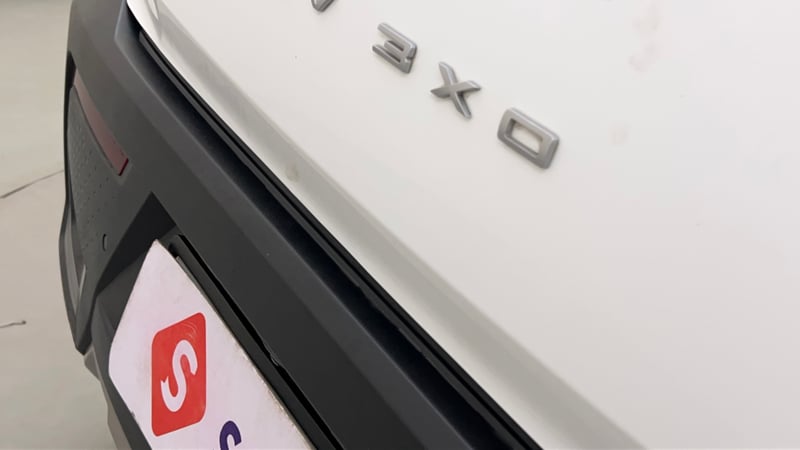 Used 2025 Mahindra XUV 3XO AX5L 1.2 Petrol AT Petrol Automatic dents MINOR SCRATCH