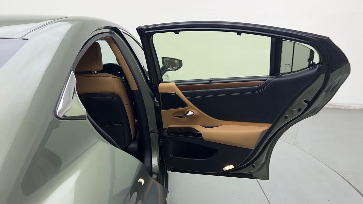 2025 Lexus ES 300h Luxury-20