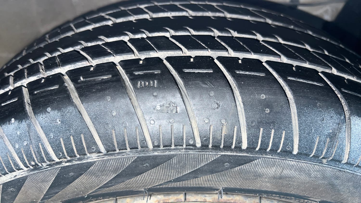 Used 2016 Maruti Suzuki Ertiga VXI Petrol Manual tyres RIGHT FRONT TYRE TREAD VIEW
