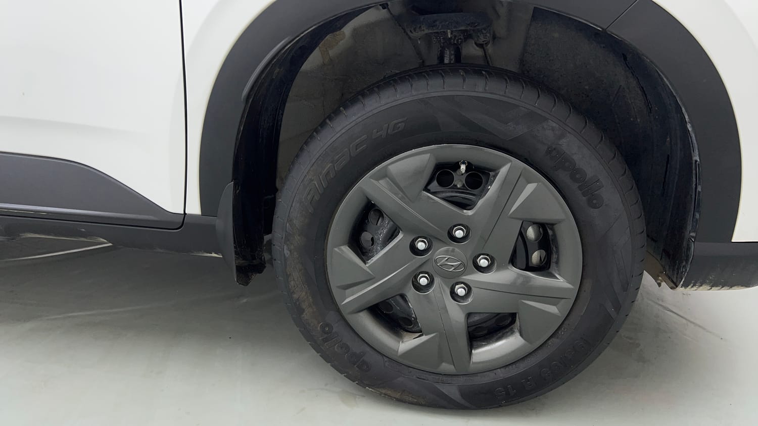 Used 2025 Hyundai Venue S 1.2 Petrol Petrol Manual tyres RIGHT FRONT TYRE RIM VIEW