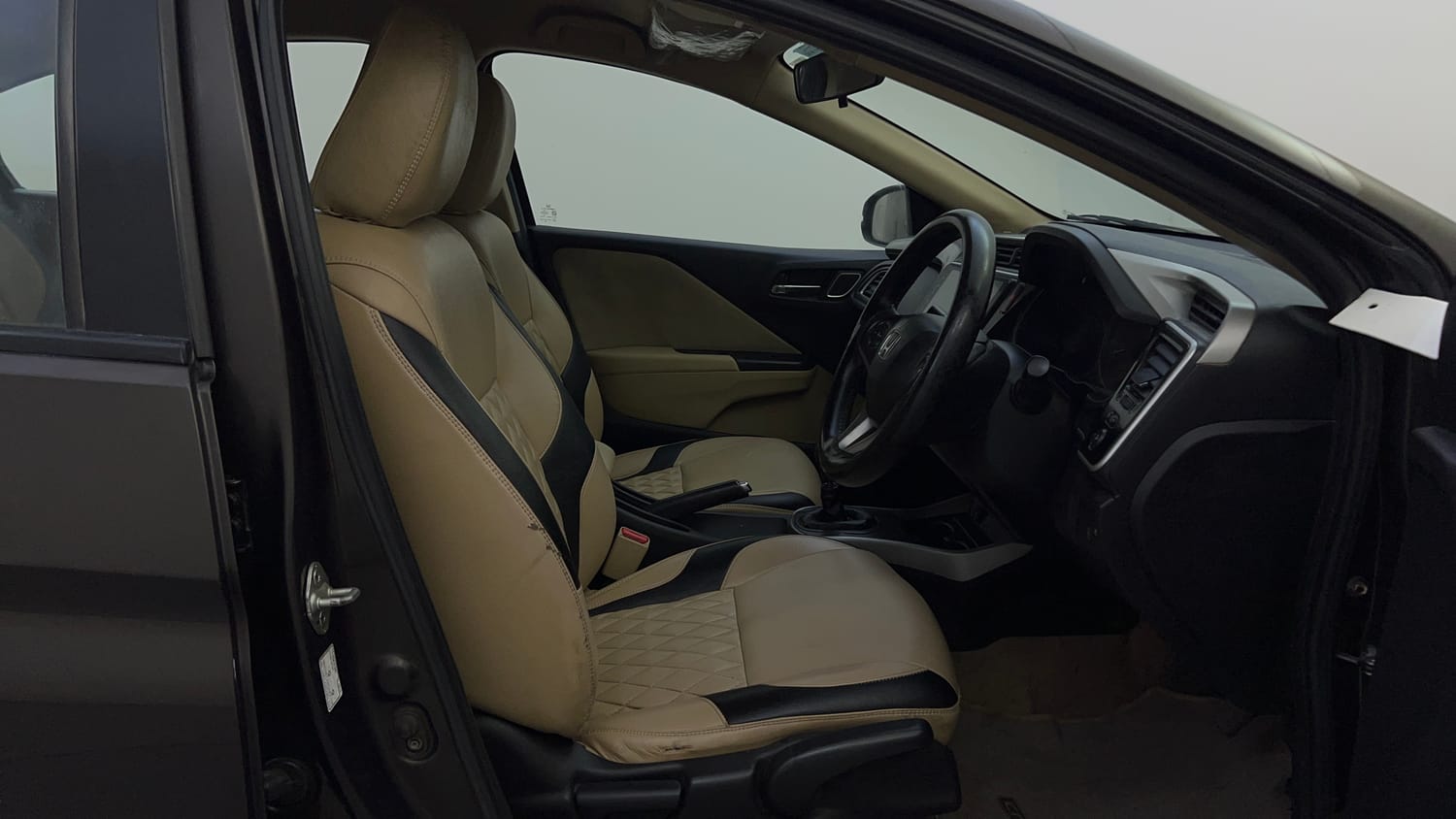 Used 2018 Honda City V Petrol Petrol Manual interior RIGHT SIDE FRONT DOOR CABIN VIEW
