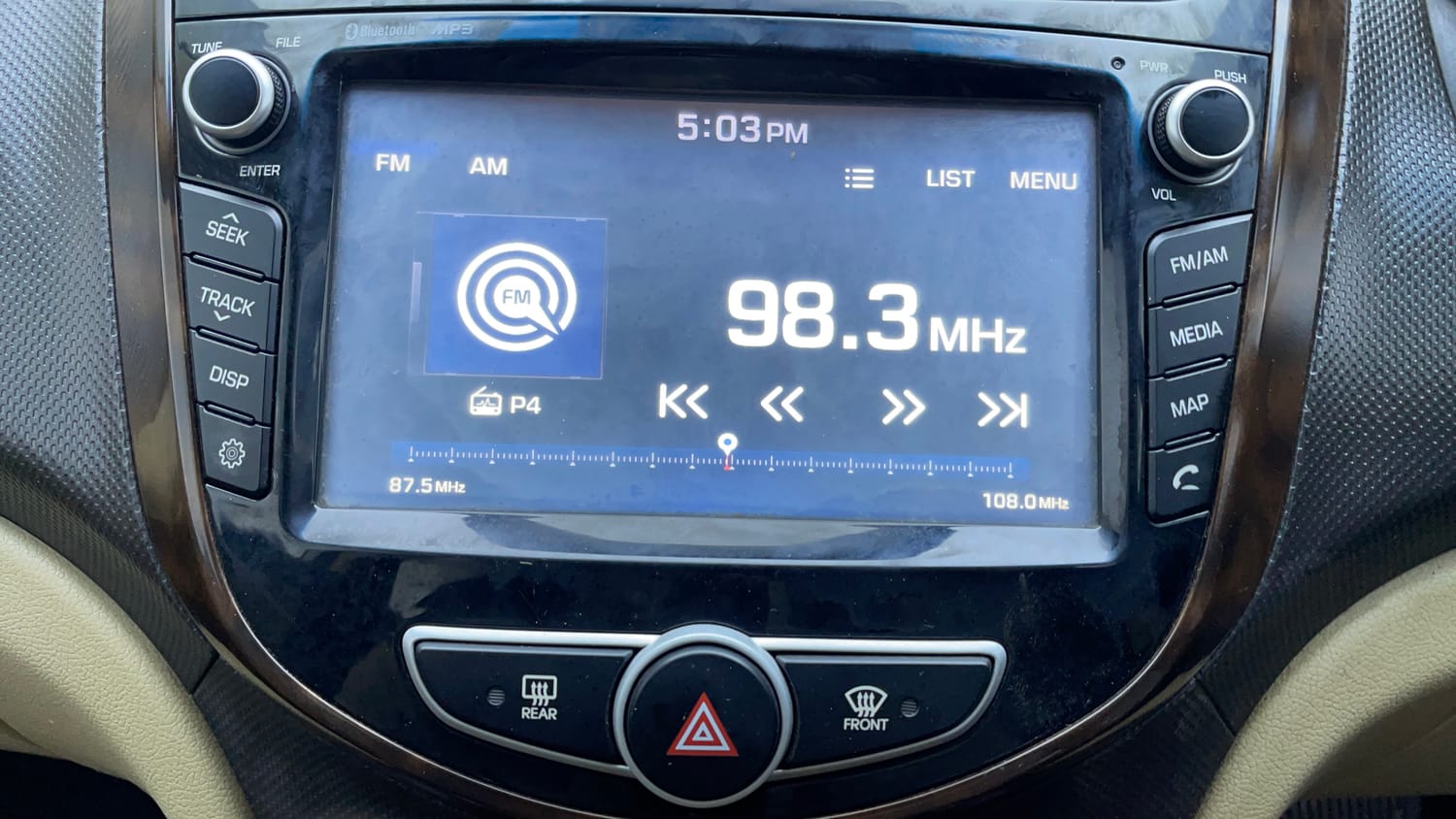 Used 2017 Hyundai Verna 1.6 VTVT SX AT Petrol Automatic top_features Touch screen infotainment system