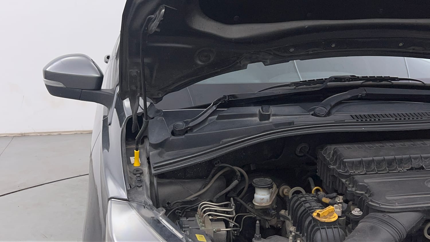 Used 2021 Tata Tiago XZ Petrol Manual engine ENGINE RIGHT SIDE HINGE & APRON VIEW