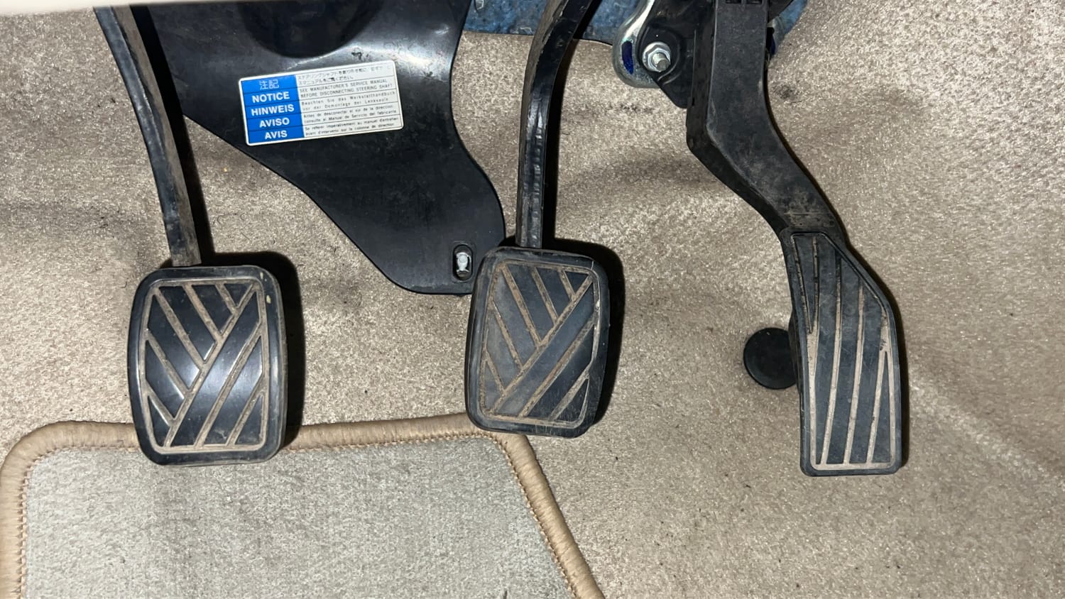 Used 2016 Maruti Suzuki Ertiga VXI Petrol Manual interior PEDALS VIEW