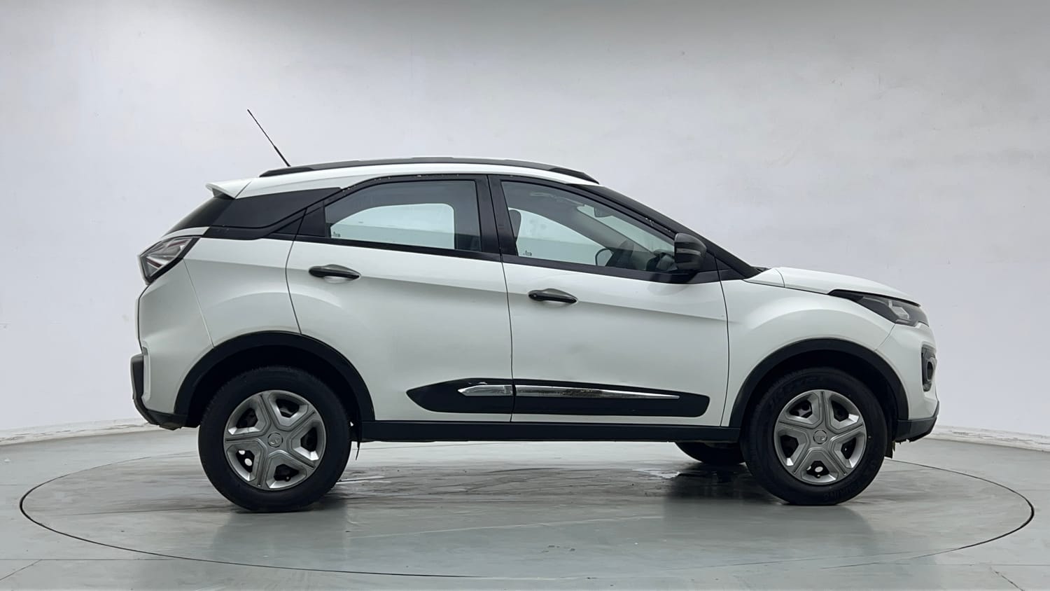 Used 2022 Tata Nexon XM (S) Diesel Diesel Manual exterior RIGHT SIDE VIEW