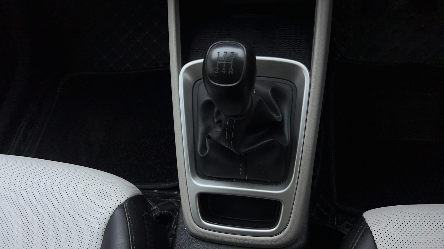 Used 2025 Hyundai Venue S 1.2 Petrol Petrol Manual interior GEAR  KNOB VIEW