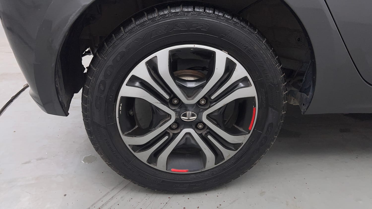 Used 2021 Tata Tiago XZ Petrol Manual tyres RIGHT REAR TYRE RIM VIEW