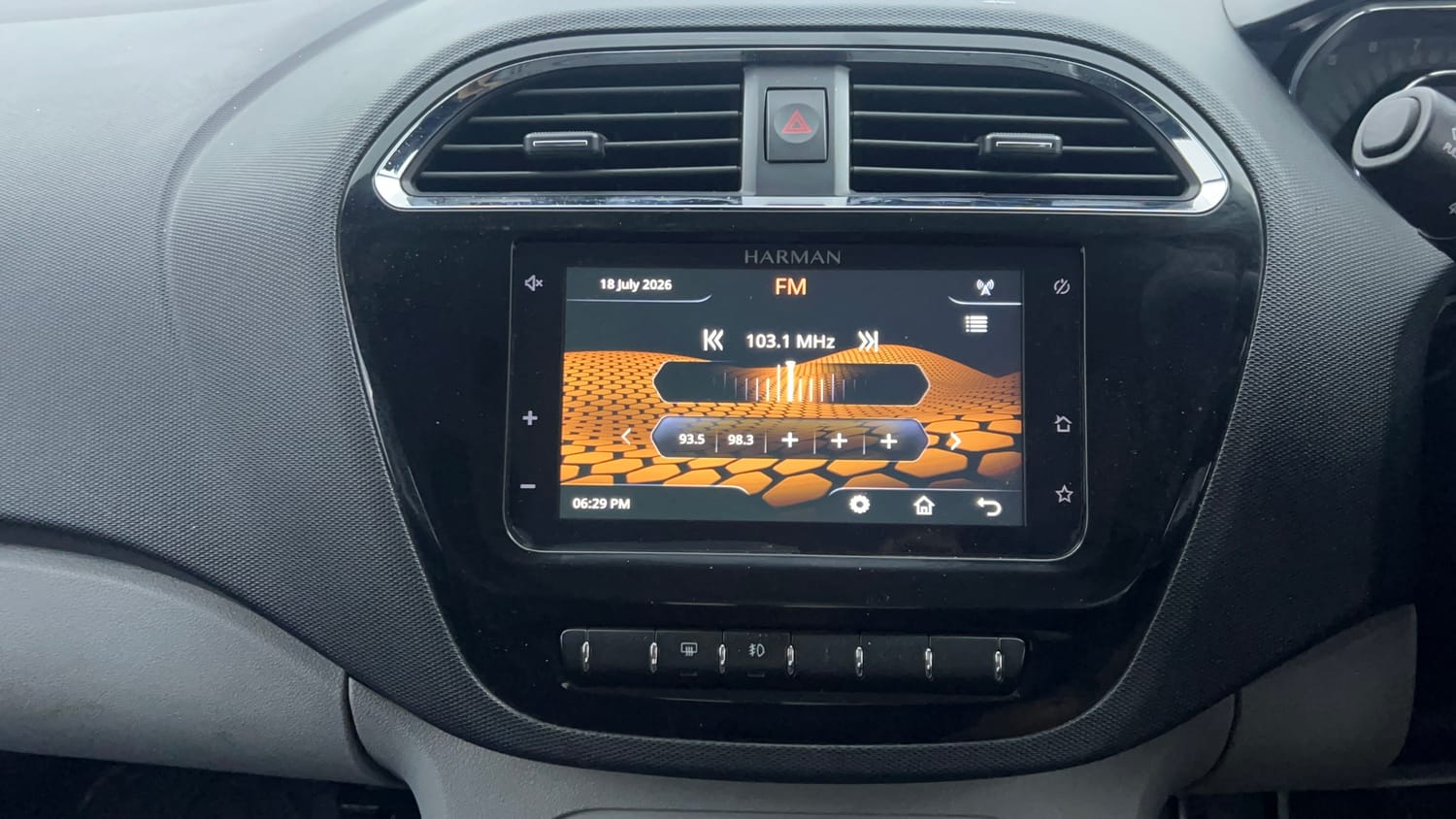 Used 2021 Tata Tiago XZ Petrol Manual top_features Touch screen infotainment system