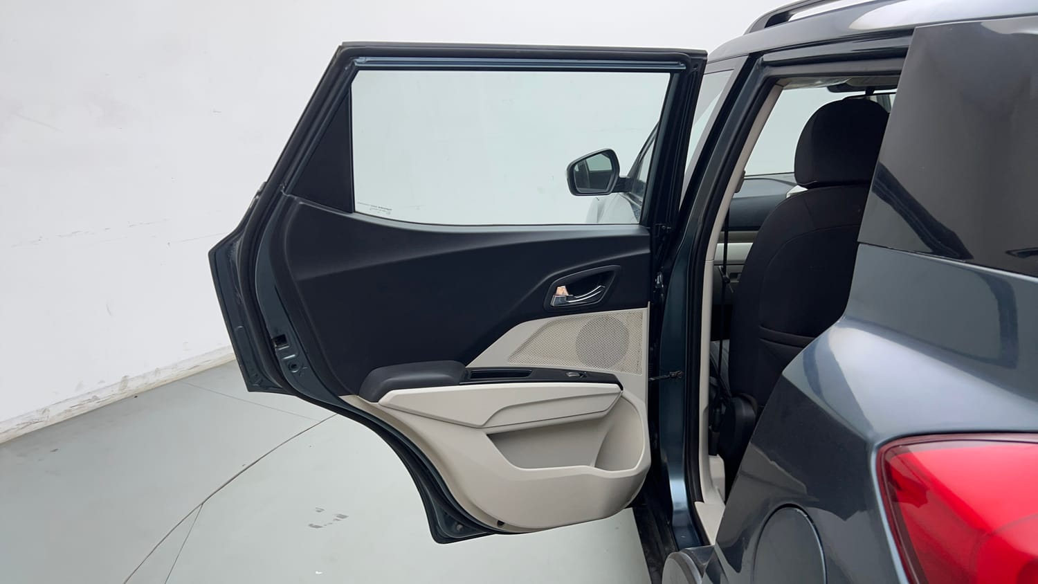 2020 Mahindra XUV 300 W8 1.2 Petrol-22