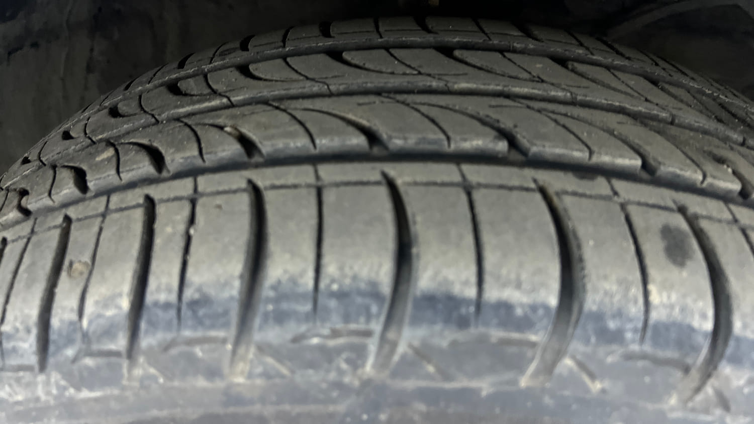 Used 2018 Maruti Suzuki Baleno Zeta 1.2 Petrol Manual tyres RIGHT FRONT TYRE TREAD VIEW