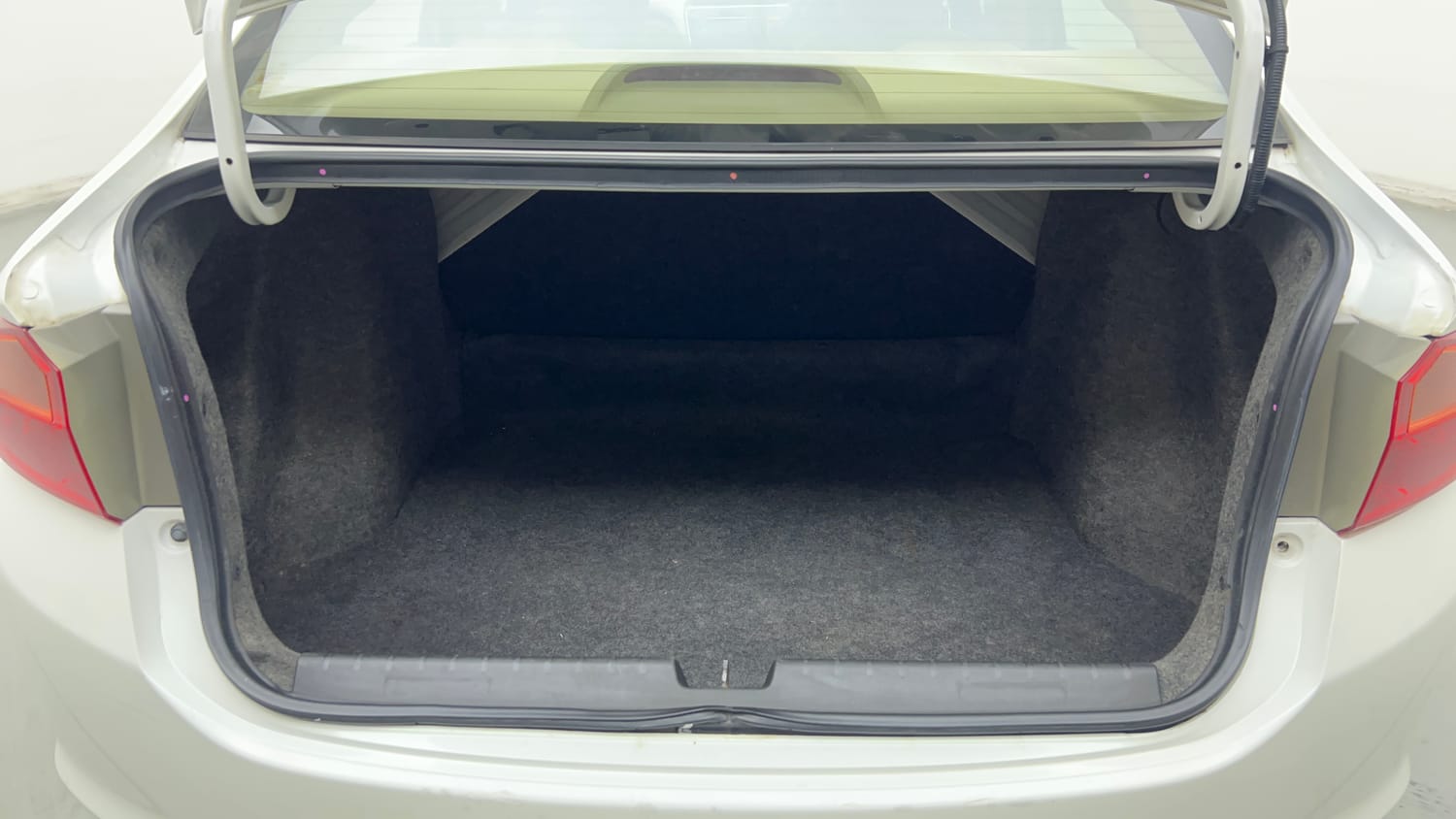 Used 2015 Honda City V Petrol Manual interior DICKY INSIDE VIEW