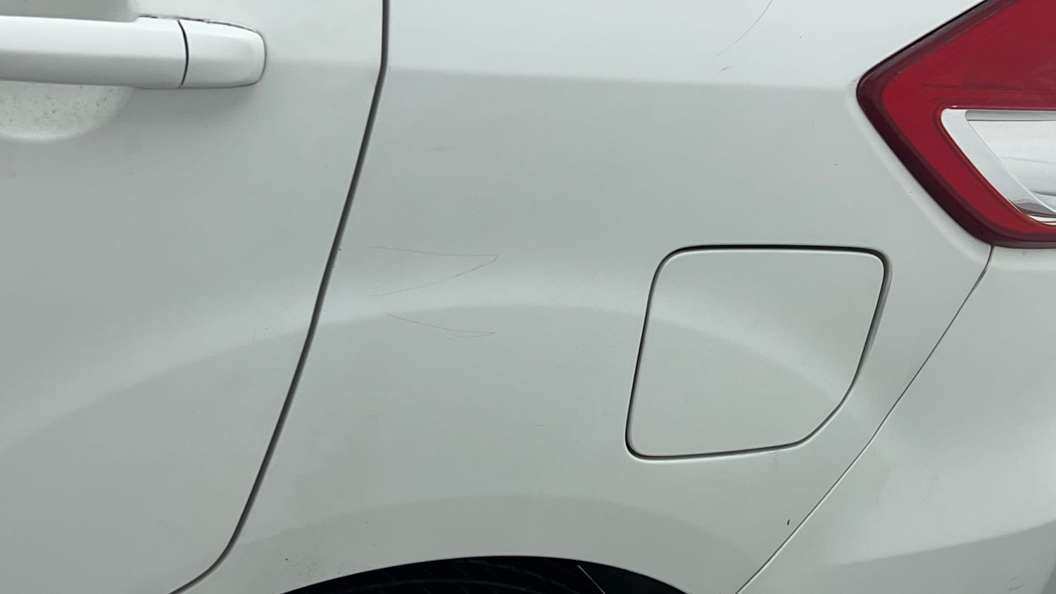 Used 2016 Maruti Suzuki Ertiga VXI Petrol Manual dents MINOR SCRATCH