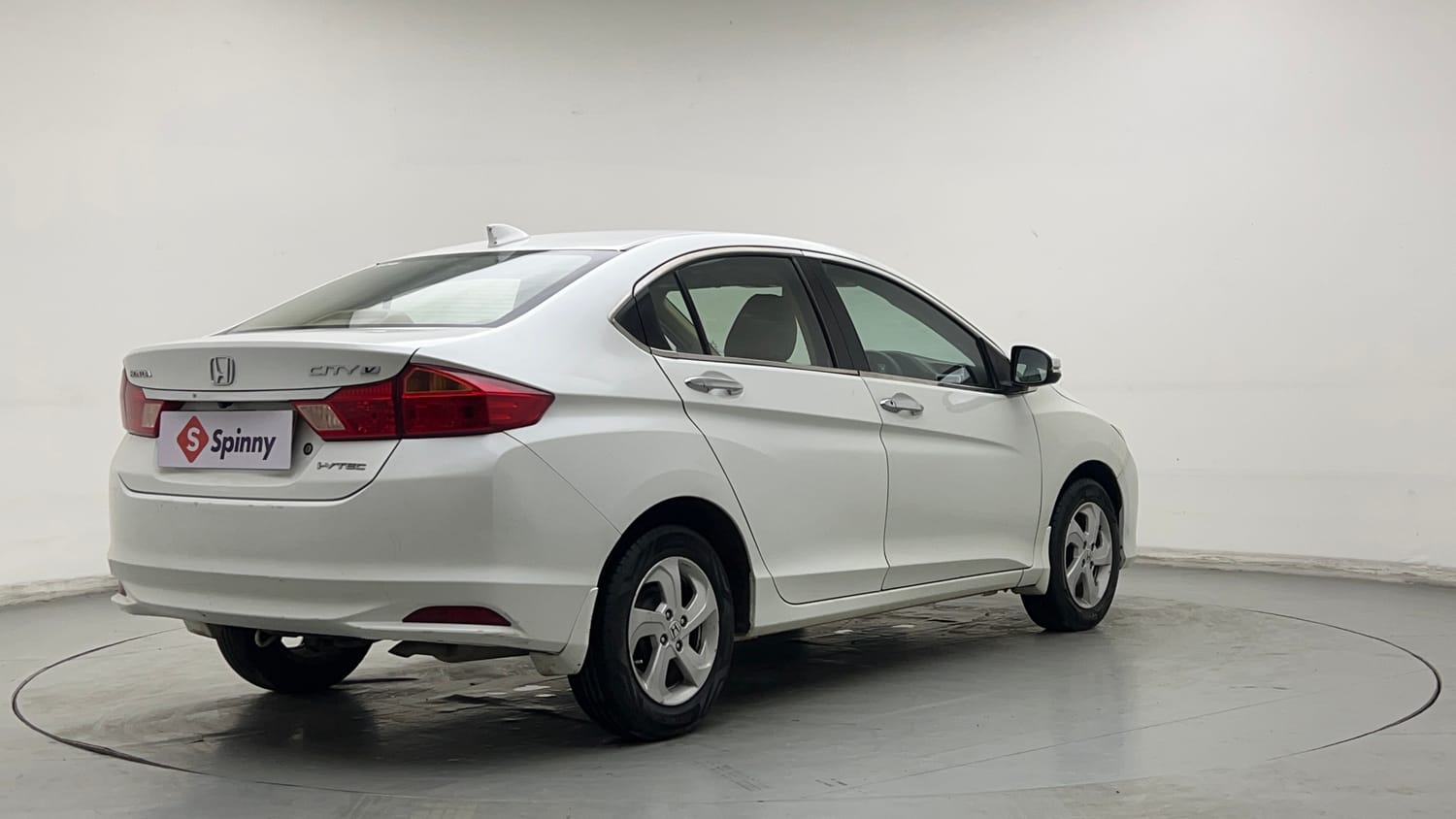 Used 2015 Honda City V Petrol Manual exterior RIGHT REAR CORNER VIEW