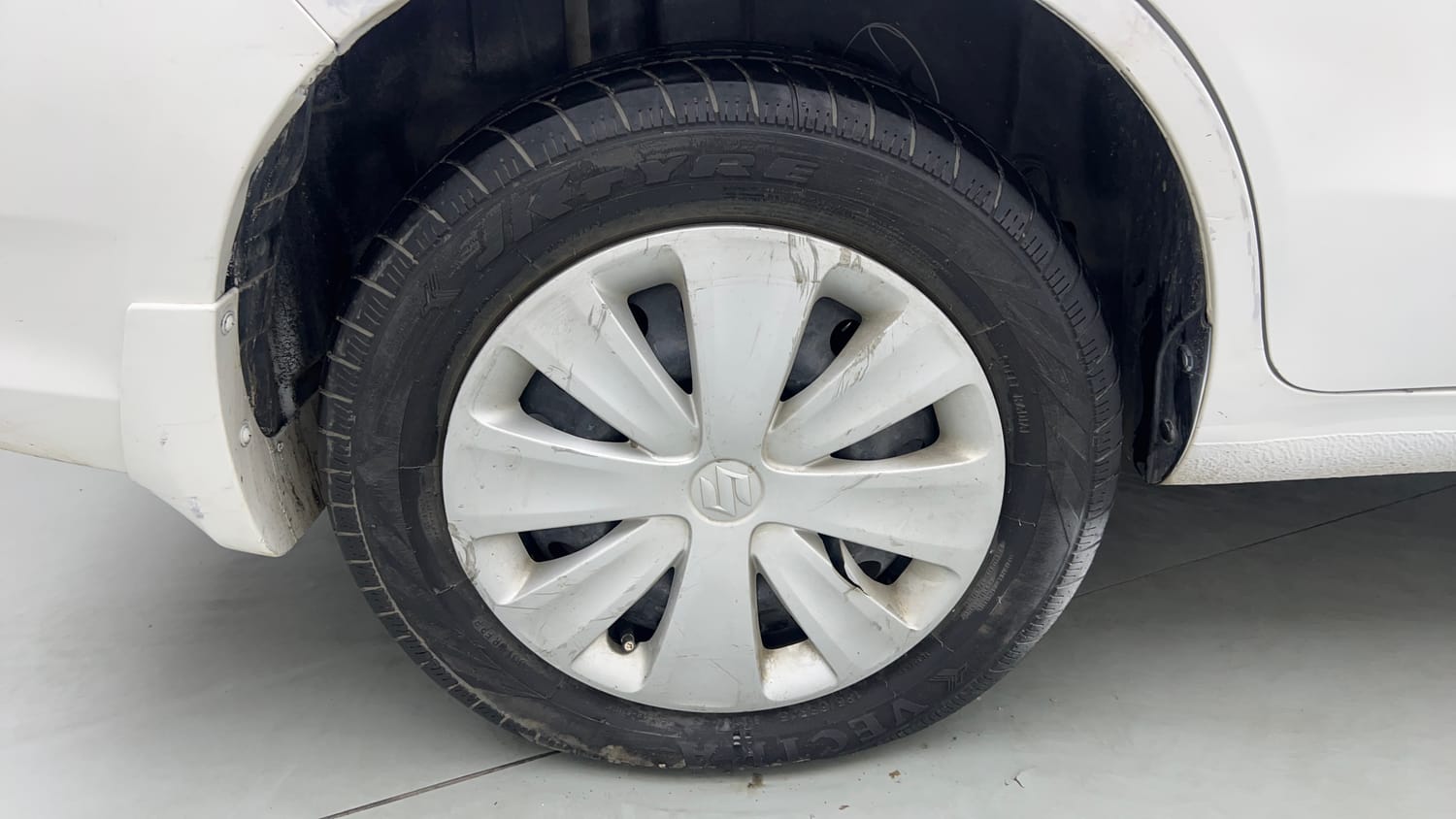 Used 2016 Maruti Suzuki Ertiga VXI Petrol Manual tyres RIGHT REAR TYRE RIM VIEW
