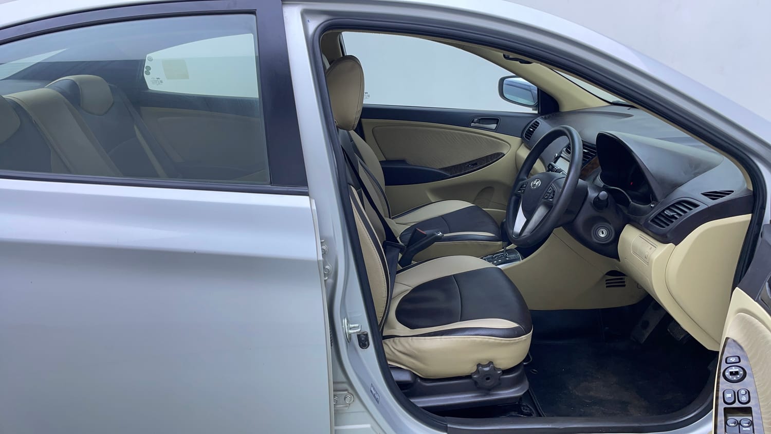 Used 2017 Hyundai Verna 1.6 VTVT SX AT Petrol Automatic interior RIGHT SIDE FRONT DOOR CABIN VIEW