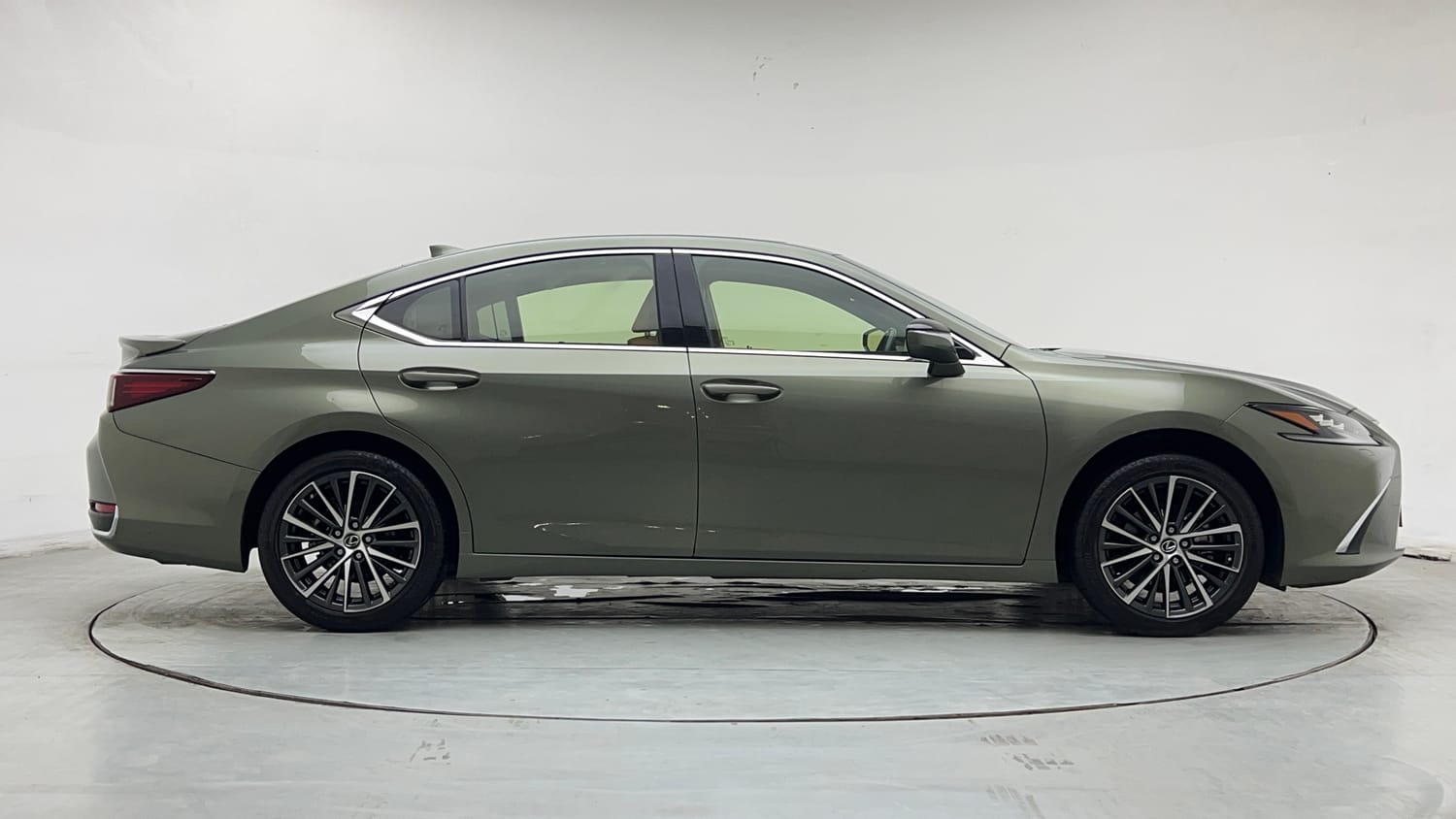 2025 Lexus ES 300h Luxury-5