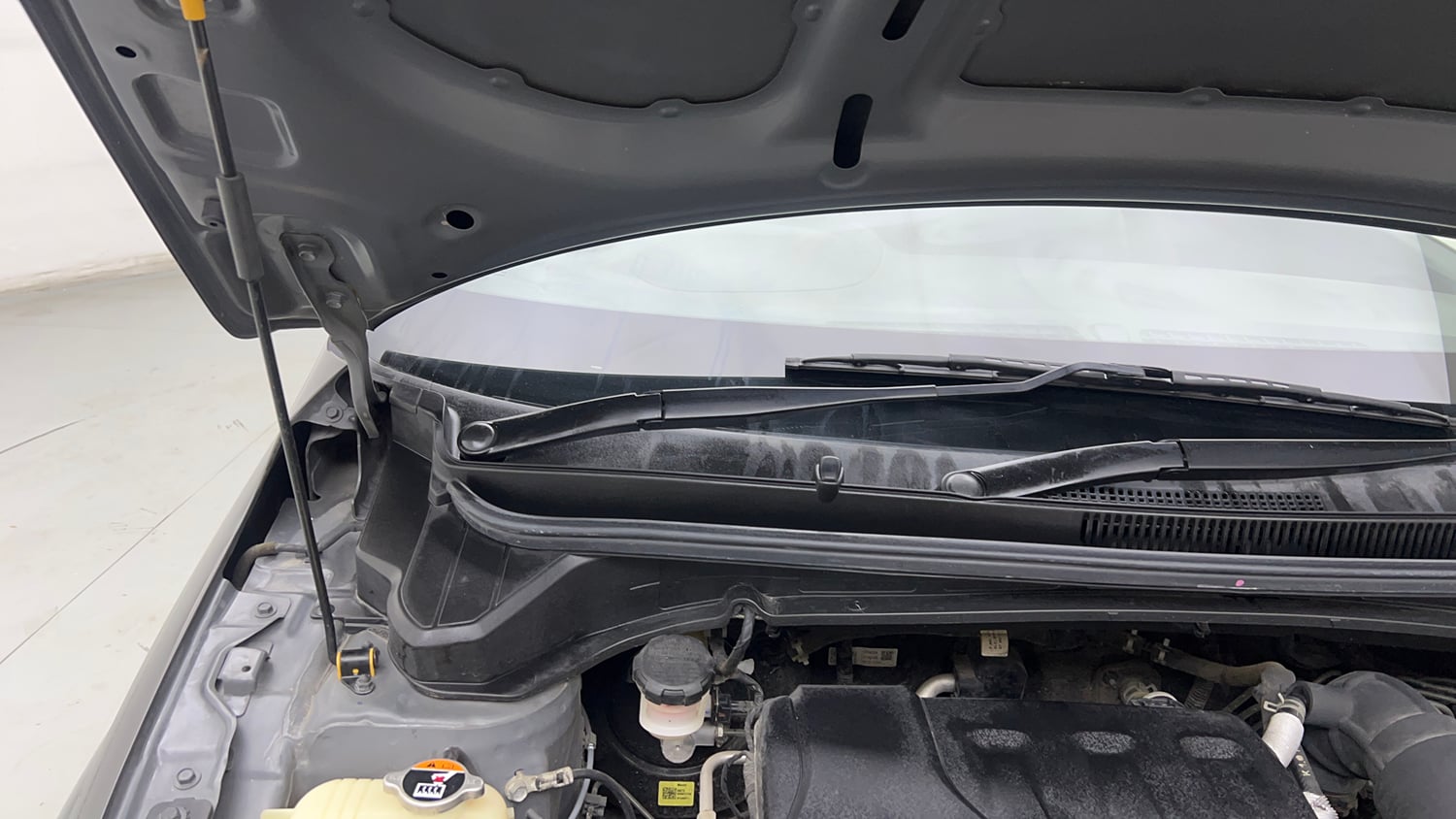 Used 2022 Hyundai i20 N Line N8 1.0 Turbo DCT Petrol Automatic engine ENGINE RIGHT SIDE HINGE & APRON VIEW