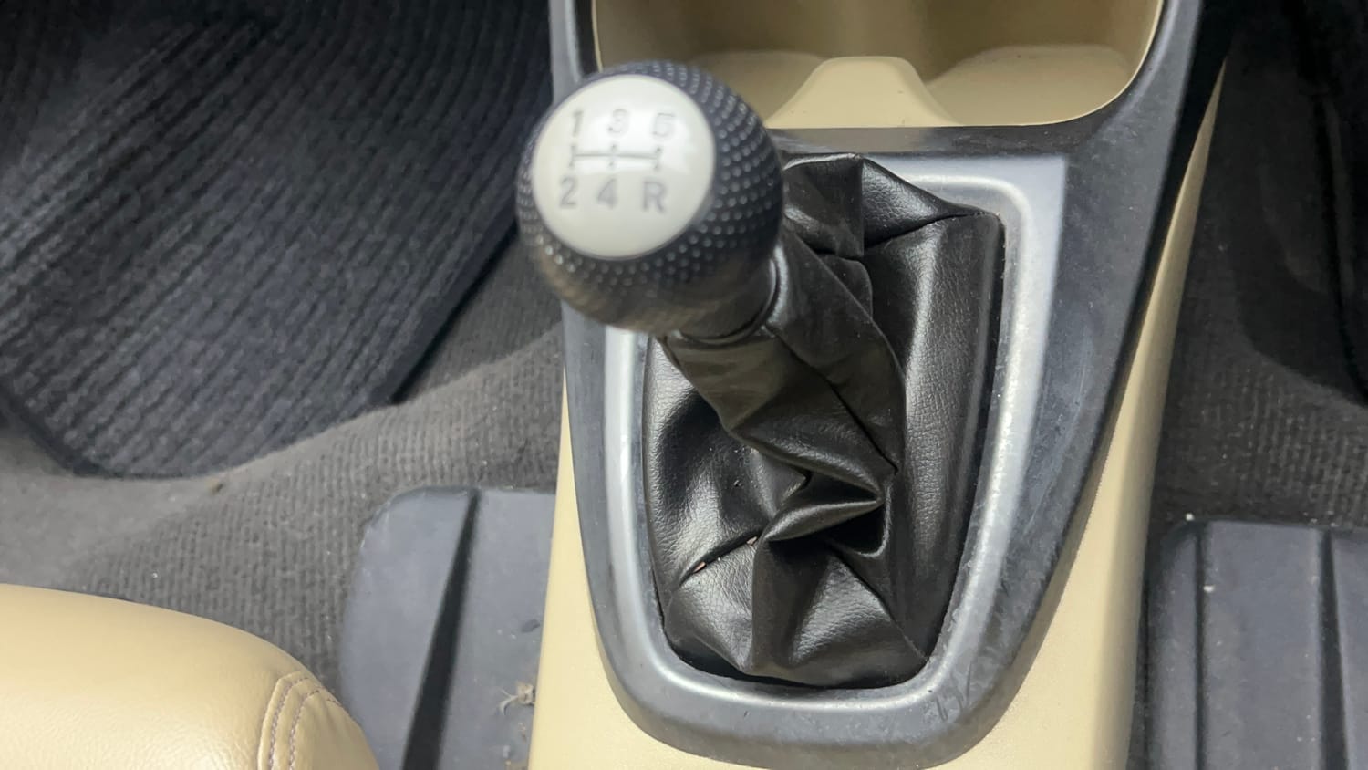 Used 2013 Honda City 1.5 S MT Petrol Manual interior GEAR  KNOB VIEW