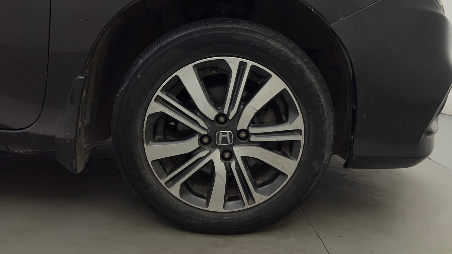 Used 2018 Honda City V Petrol Petrol Manual tyres RIGHT FRONT TYRE RIM VIEW