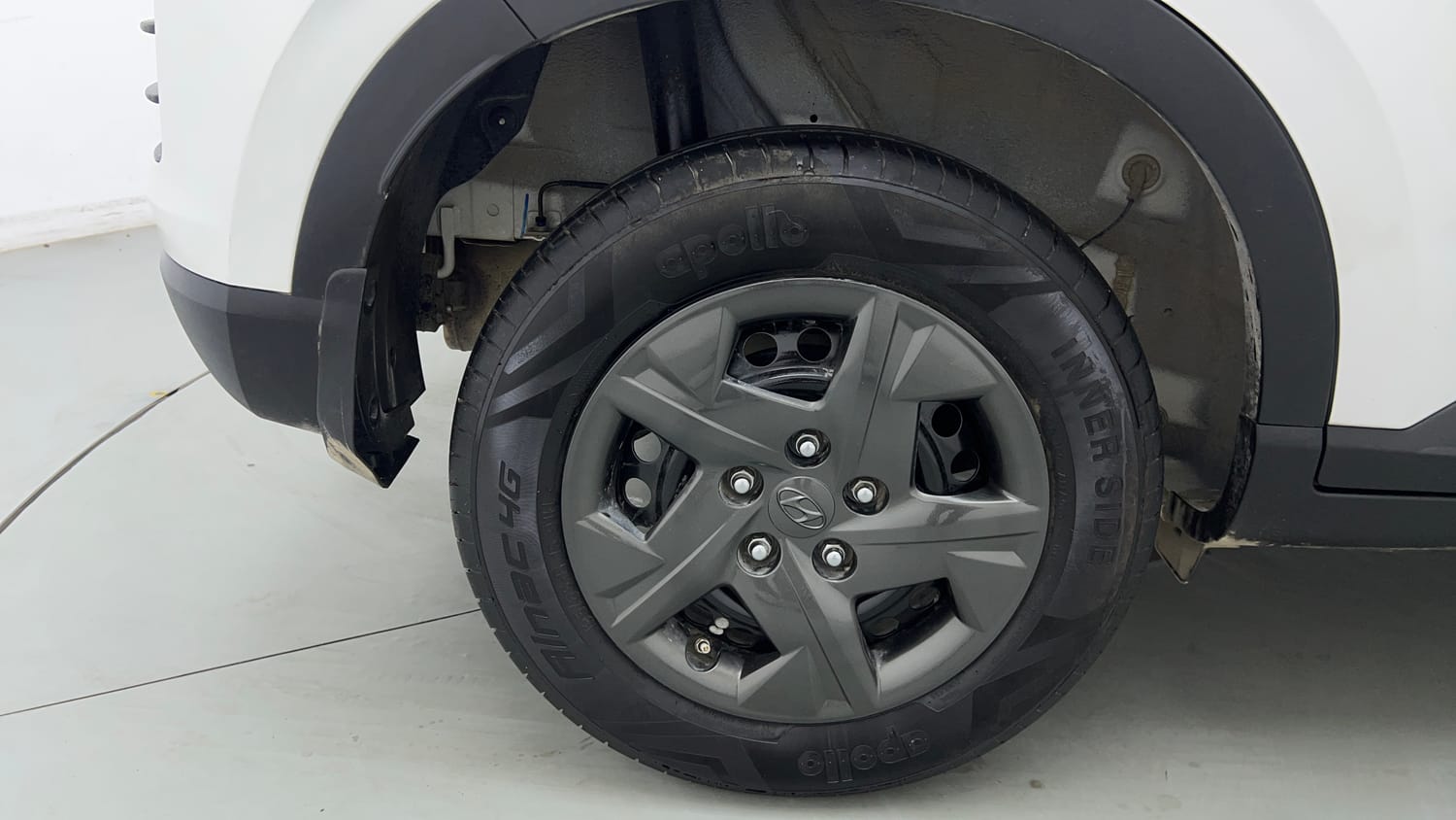 Used 2025 Hyundai Venue S 1.2 Petrol Petrol Manual tyres RIGHT REAR TYRE RIM VIEW