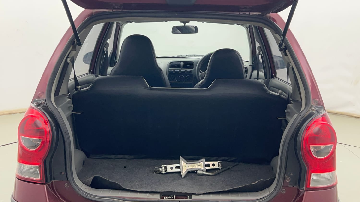 Used 2012 Maruti Suzuki Alto K10 LXi Petrol Manual interior DICKY INSIDE VIEW