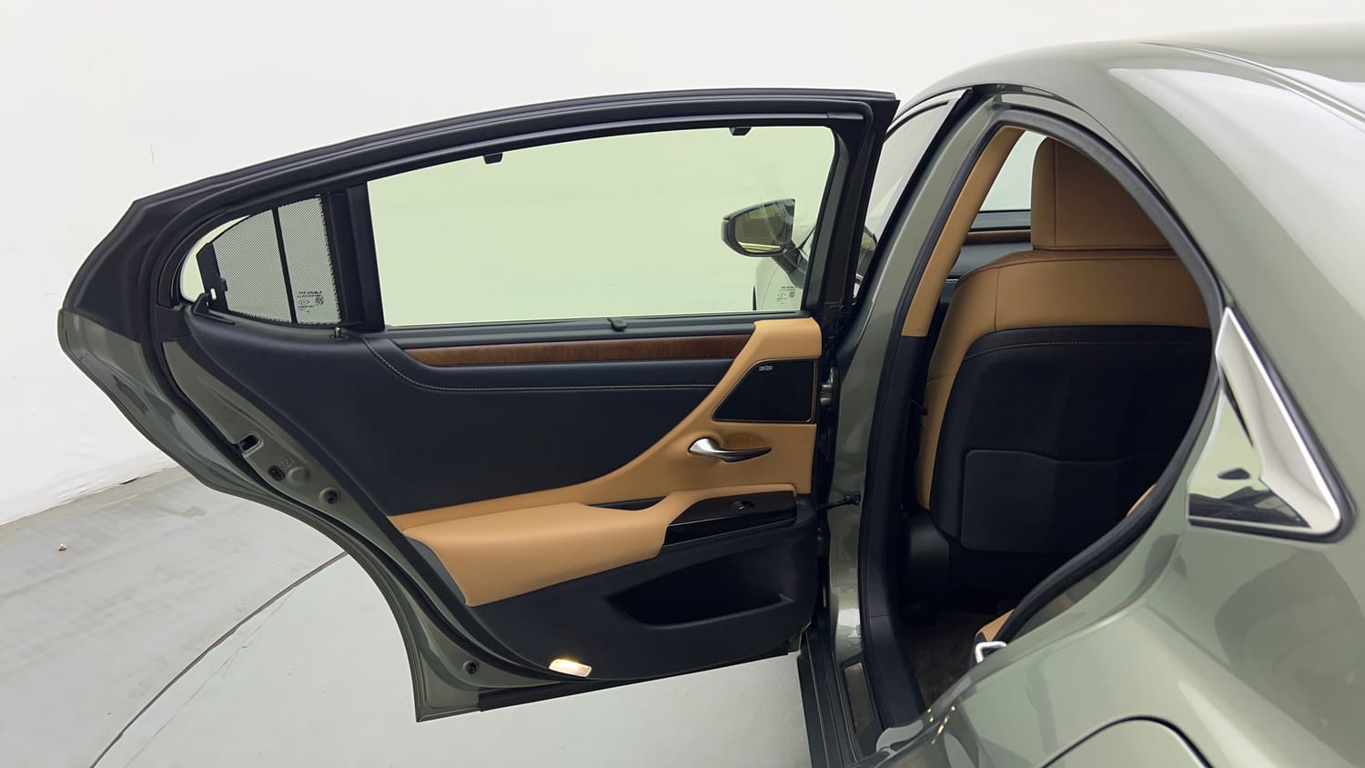 2025 Lexus ES 300h Luxury-22