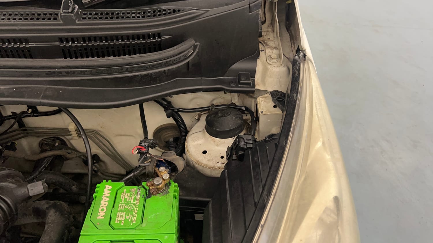 Used 2016 Hyundai Eon Era + Petrol Manual engine ENGINE LEFT SIDE HINGE & APRON VIEW