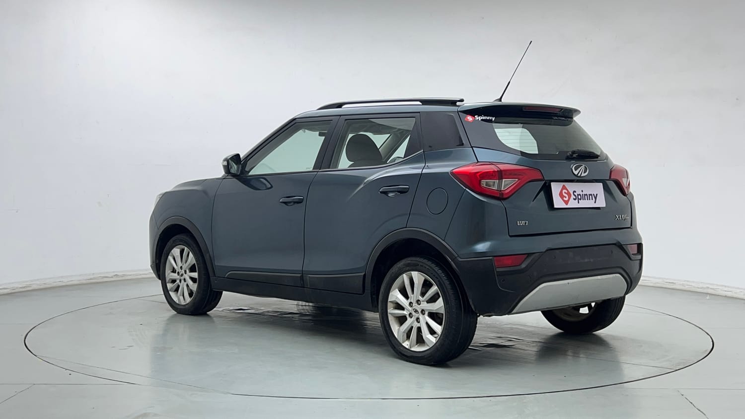 2020 Mahindra XUV 300 W8 1.2 Petrol-2