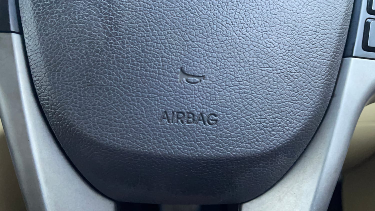 Used 2017 Hyundai Verna 1.6 VTVT SX AT Petrol Automatic top_features Airbags