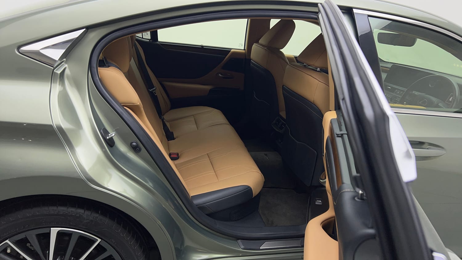 2025 Lexus ES 300h Luxury-18