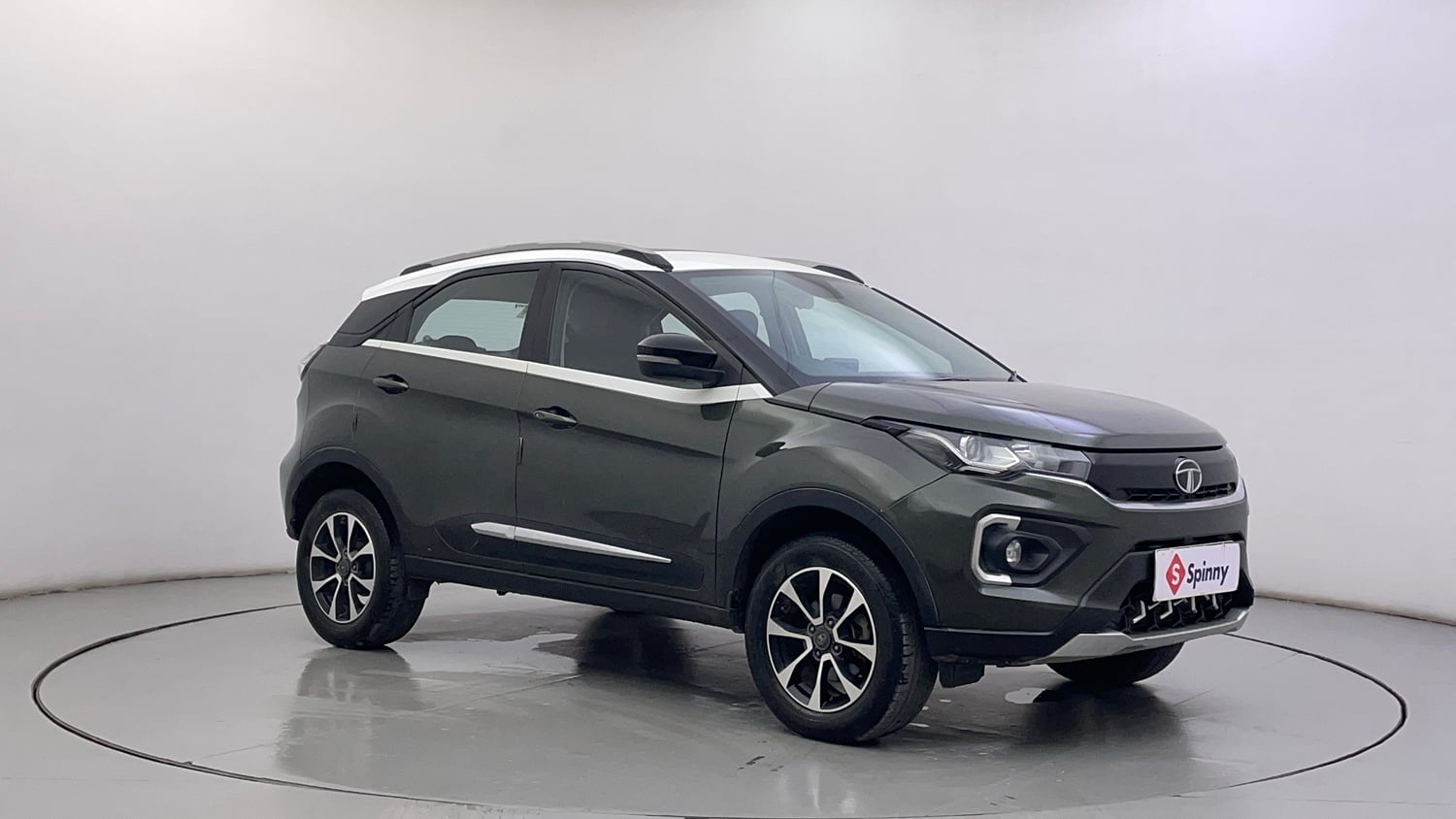 Used 2021 Tata Nexon XZA Plus (O) Dual Tone Petrol Automatic exterior RIGHT FRONT CORNER VIEW