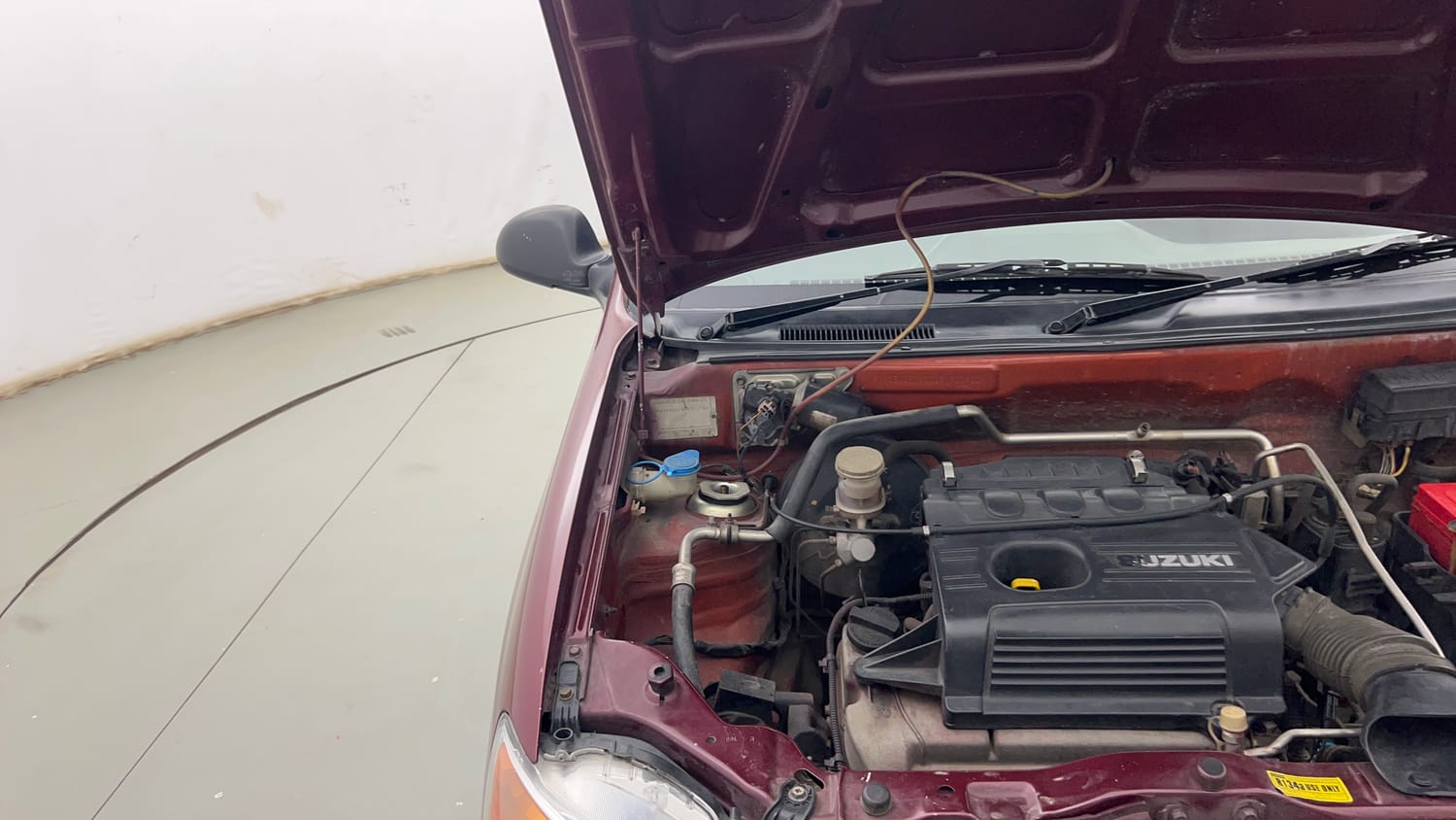 Used 2012 Maruti Suzuki Alto K10 LXi Petrol Manual engine ENGINE RIGHT SIDE HINGE & APRON VIEW