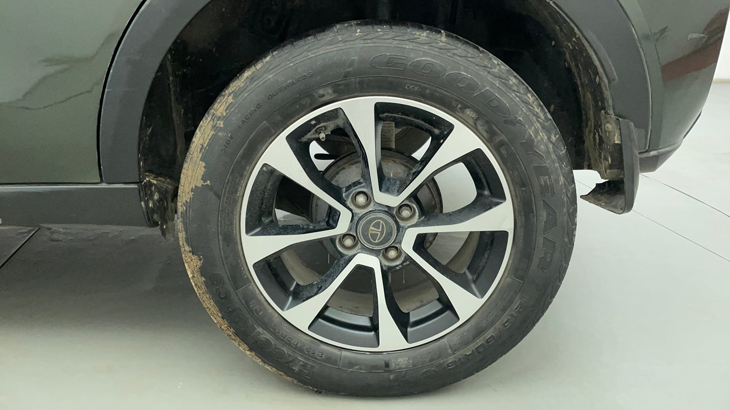 Used 2021 Tata Nexon XZA Plus (O) Dual Tone Petrol Automatic tyres LEFT REAR TYRE RIM VIEW