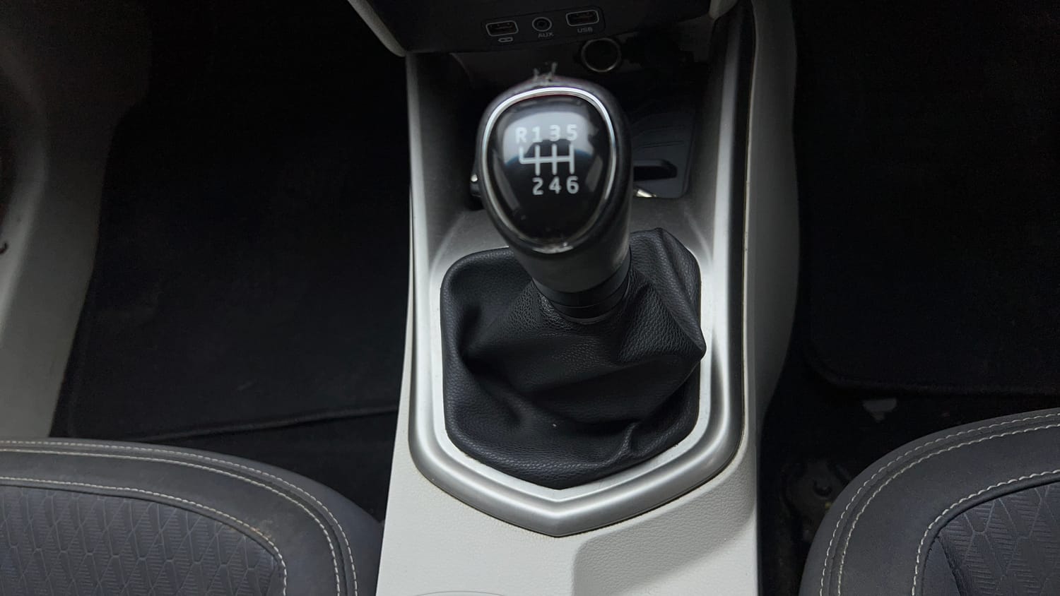 2020 Mahindra XUV 300 W8 1.2 Petrol-16