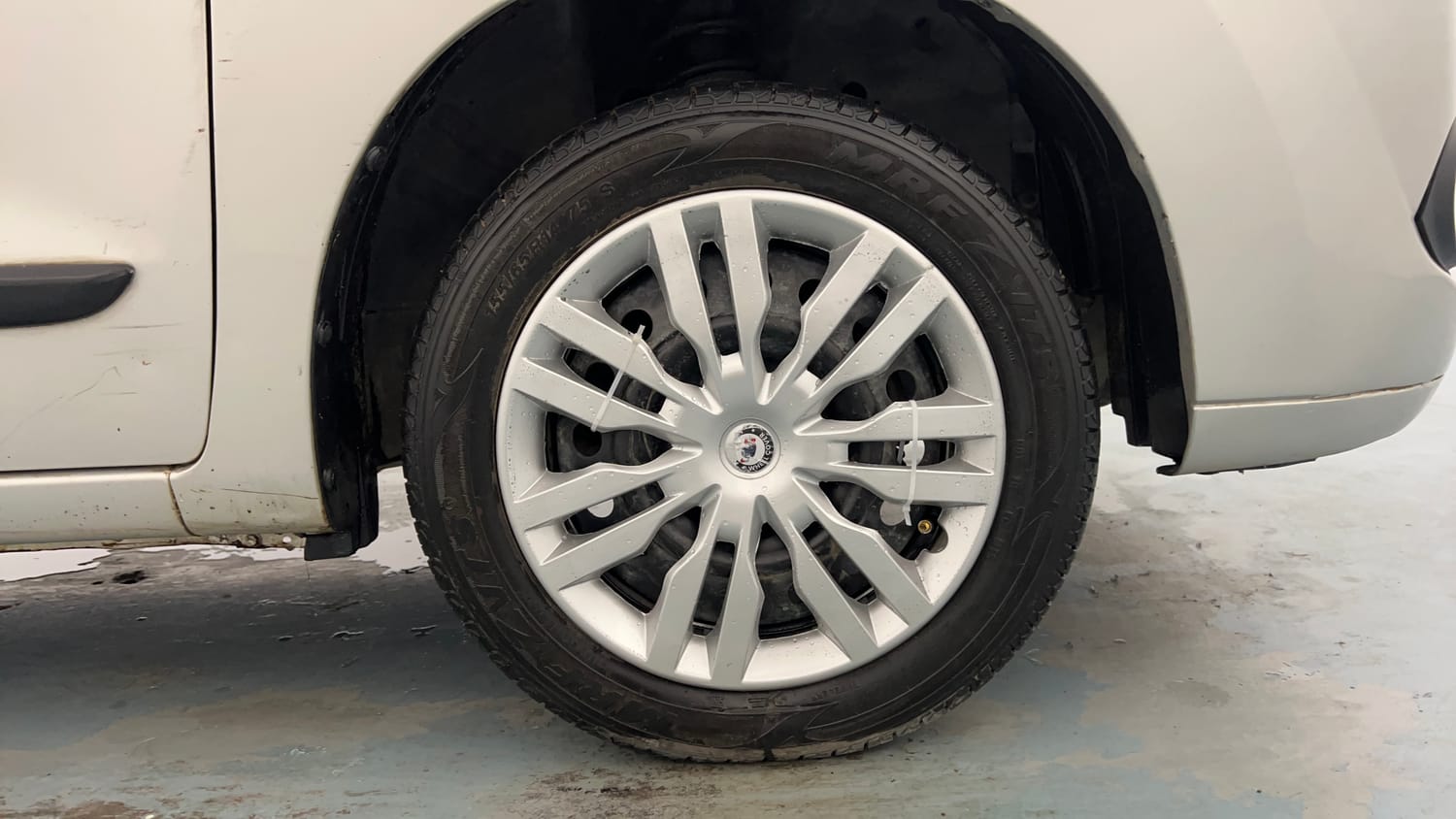 Used 2012 Maruti Suzuki Wagon R 1.0 VXi Petrol Manual tyres RIGHT FRONT TYRE RIM VIEW