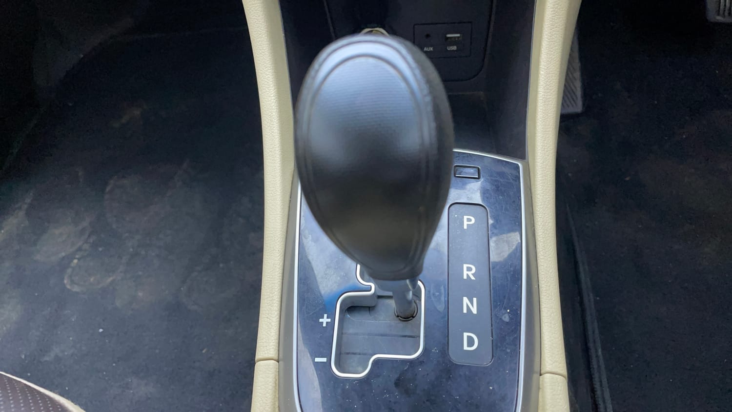 Used 2017 Hyundai Verna 1.6 VTVT SX AT Petrol Automatic interior GEAR  KNOB VIEW