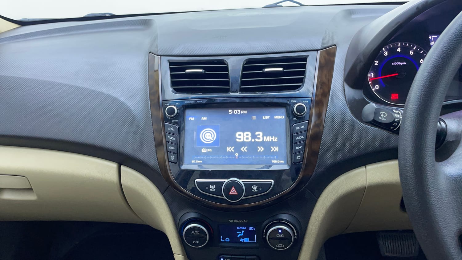 Used 2017 Hyundai Verna 1.6 VTVT SX AT Petrol Automatic top_features Integrated (in-dash) music system