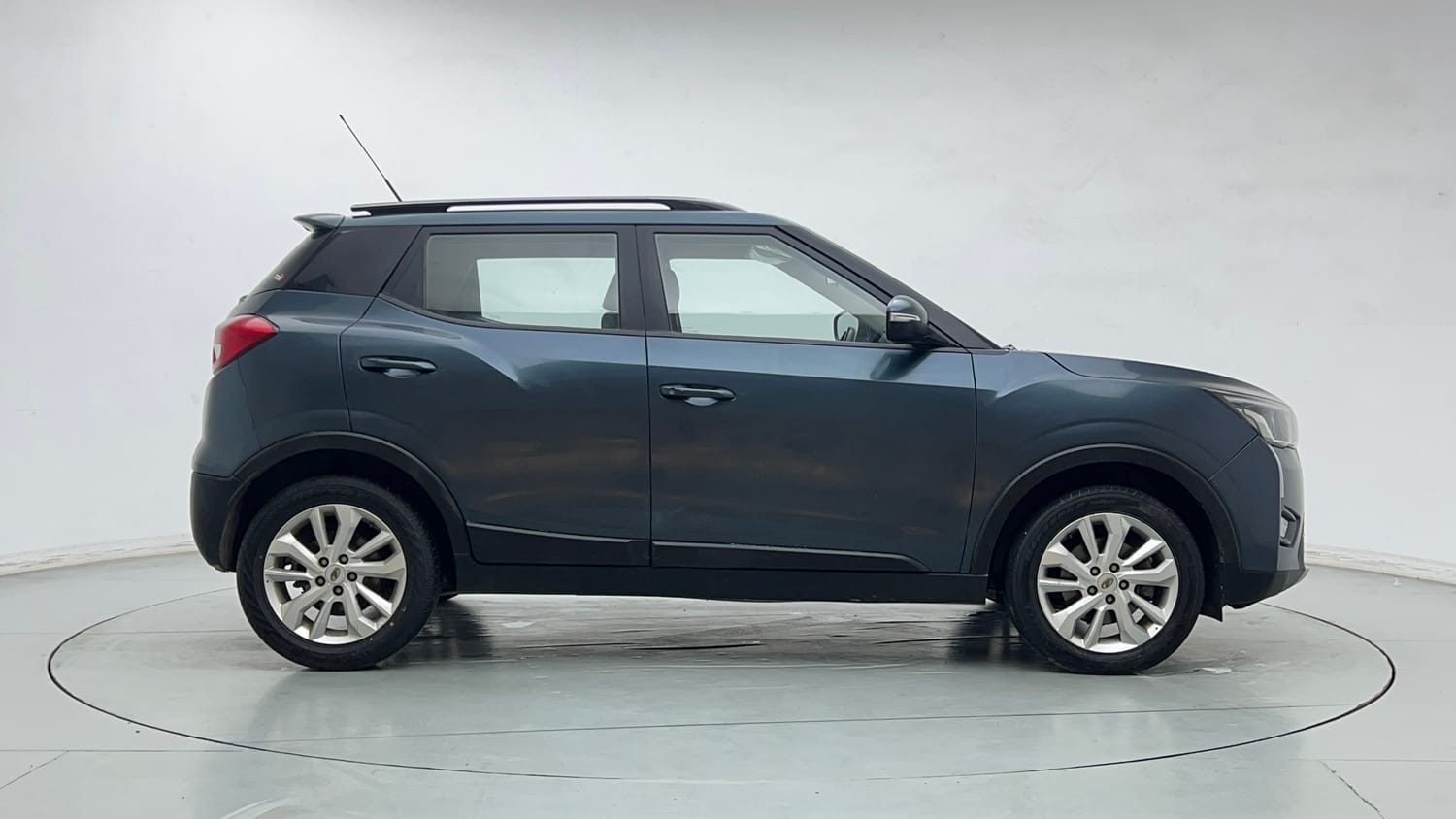 2020 Mahindra XUV 300 W8 1.2 Petrol-5